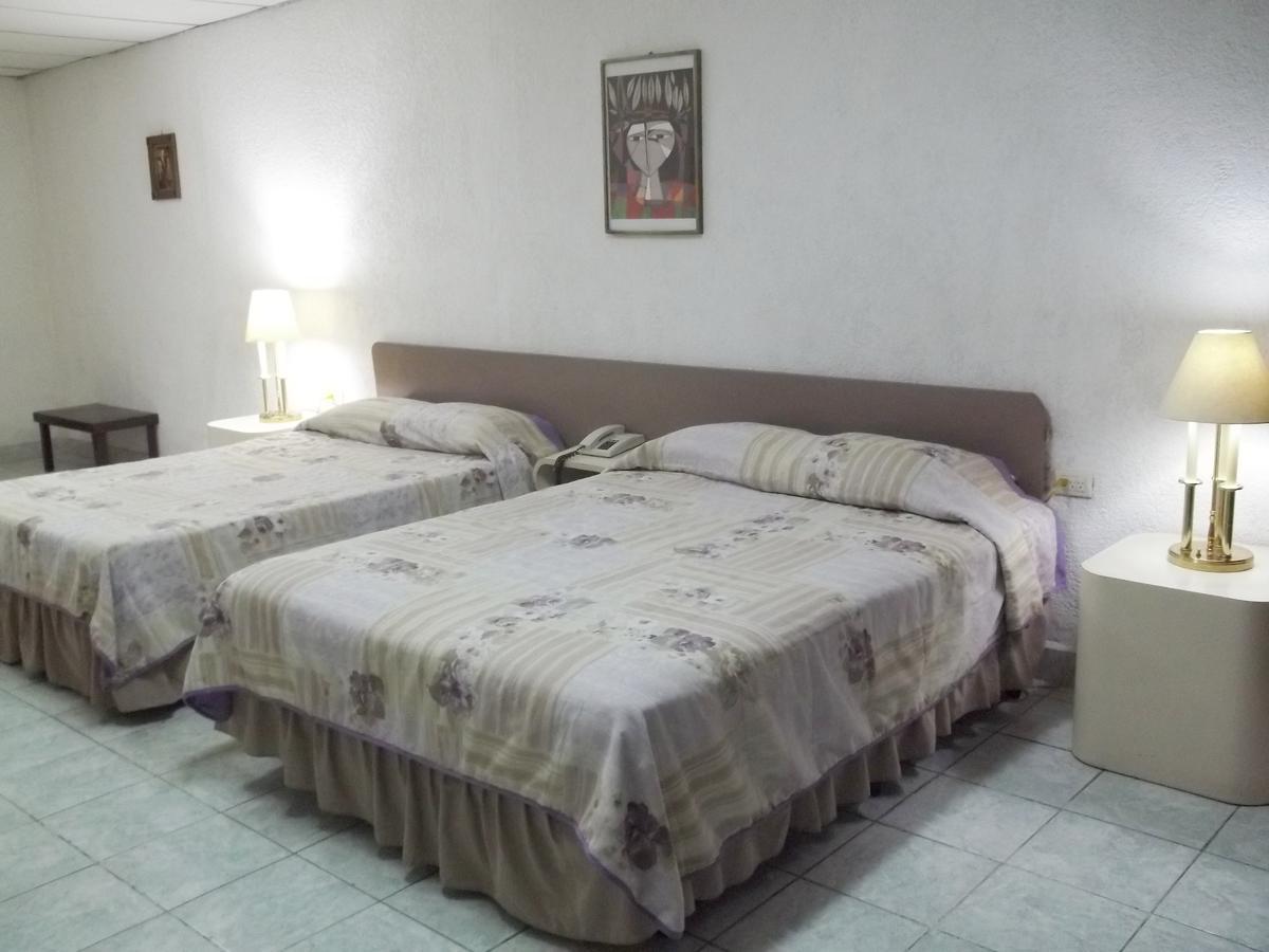 Hotel Grecia Real San Salvador Bagian luar foto