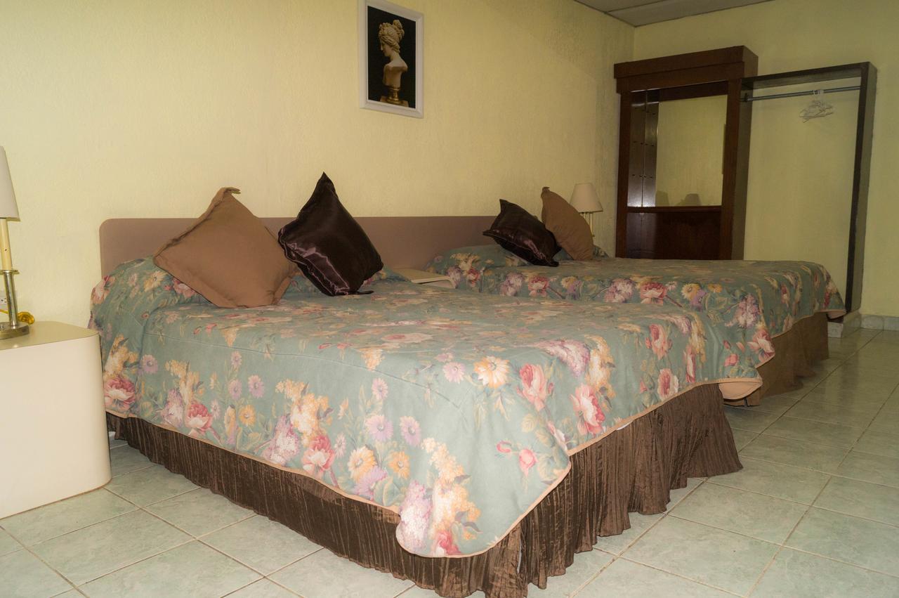 Hotel Grecia Real San Salvador Bagian luar foto