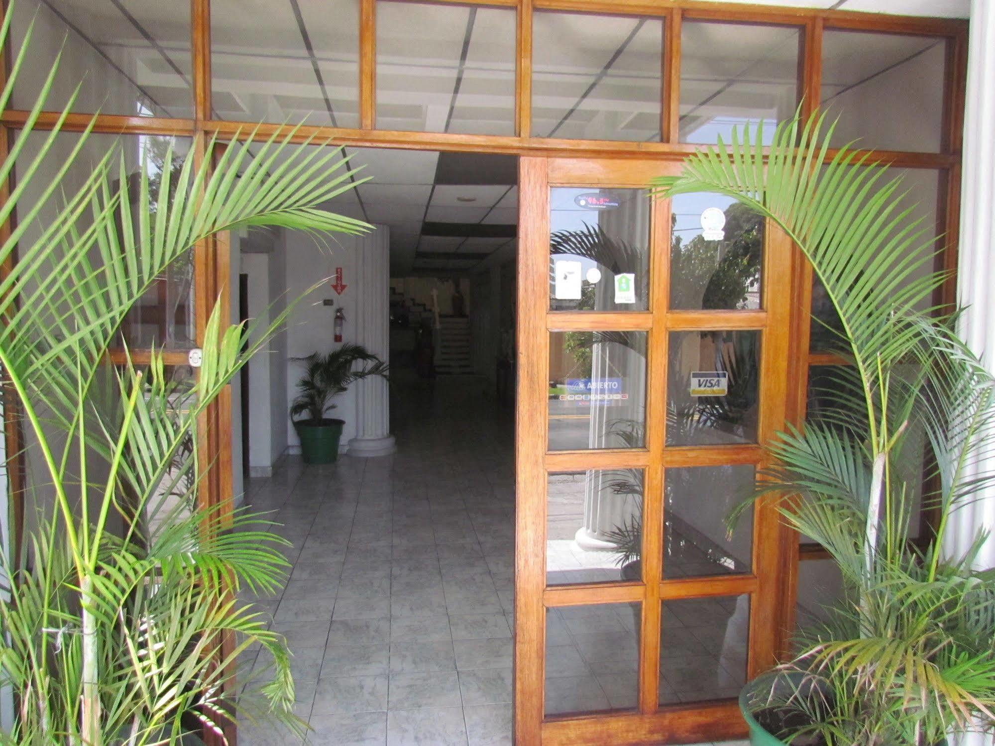 Hotel Grecia Real San Salvador Bagian luar foto