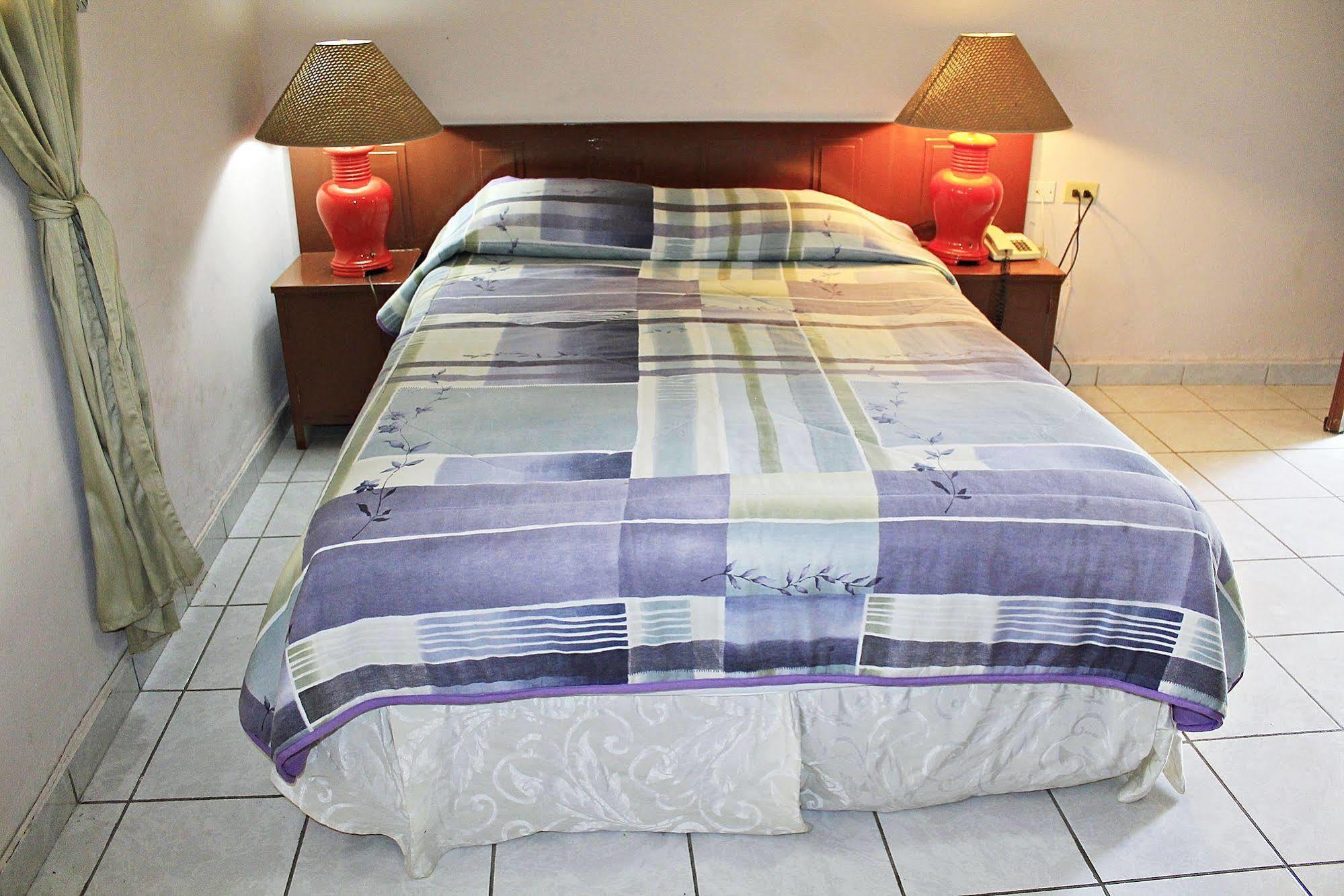 Hotel Grecia Real San Salvador Bagian luar foto