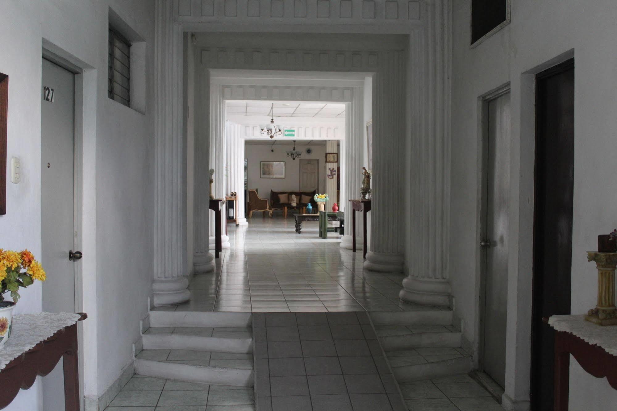 Hotel Grecia Real San Salvador Bagian luar foto